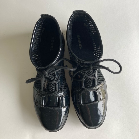 Sorel Black Patent Leather Fabric Rubber Outsole Lace Up Boots size 6.5 - Picture 5 of 15